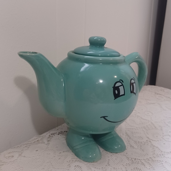 70s Smiling Tea Pot - Picture 3 of 8